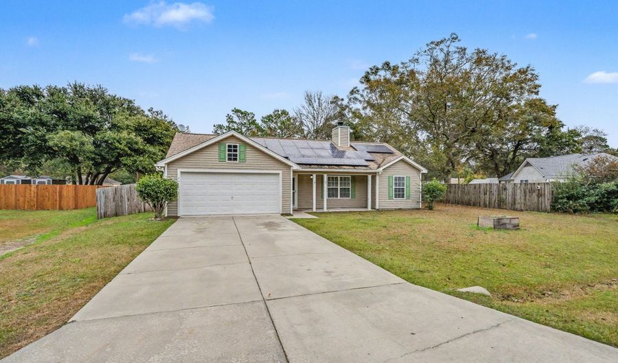 4 Shiney Leaf Ct, Beaufort, SC 29907 - 3 Beds, 2 Bath
