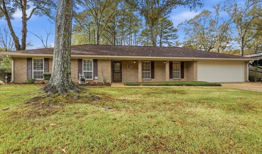 67 Summit Ridge Dr, Brandon, MS 39042 - 4 Beds, 2 Bath