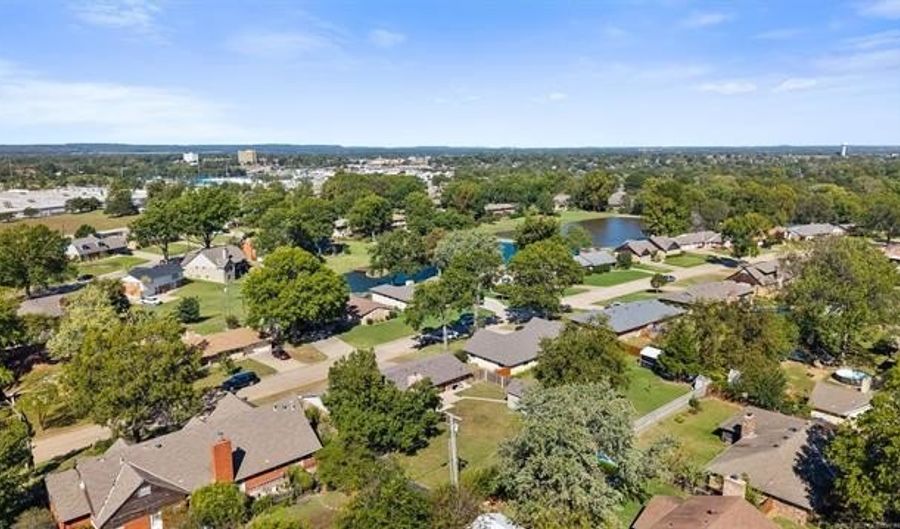 1050 Grandview Dr, Bartlesville, OK 74006 - 3 Beds, 2 Bath