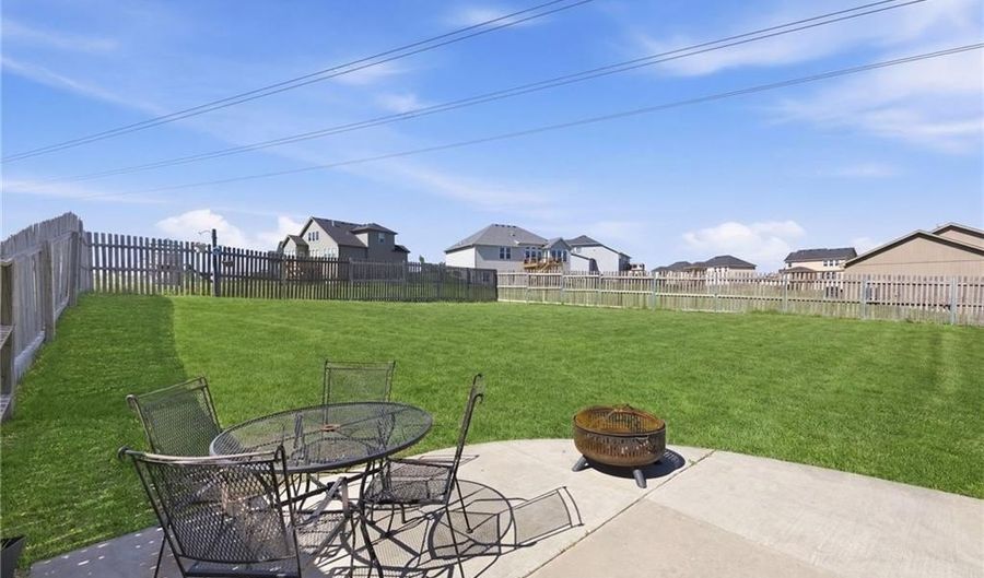 16820 Sheehan Rd, Basehor, KS 66007 - 3 Beds, 3 Bath