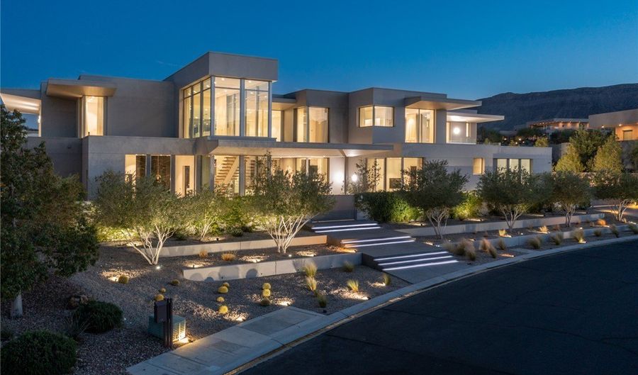 14 Magic Stone Ln, Las Vegas, NV 89135 - 6 Beds, 8 Bath