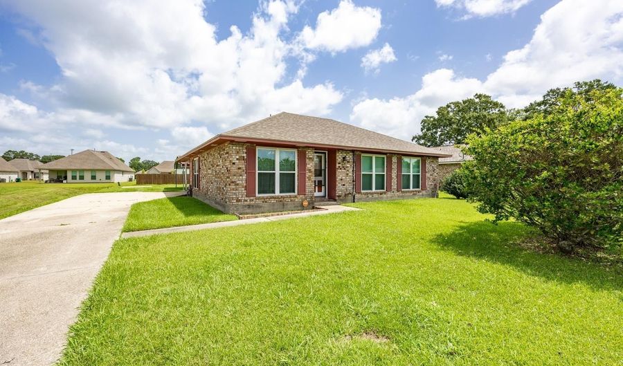 3856 Chris Dr, Addis, LA 70710 - 3 Beds, 2 Bath