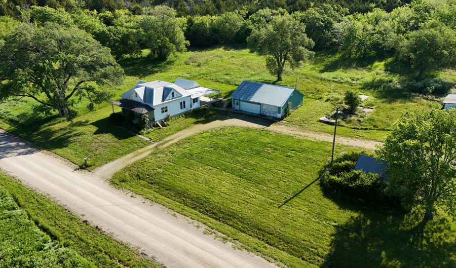 762 E 1100 Rd, Baldwin City, KS 66006 - 3 Beds, 1 Bath