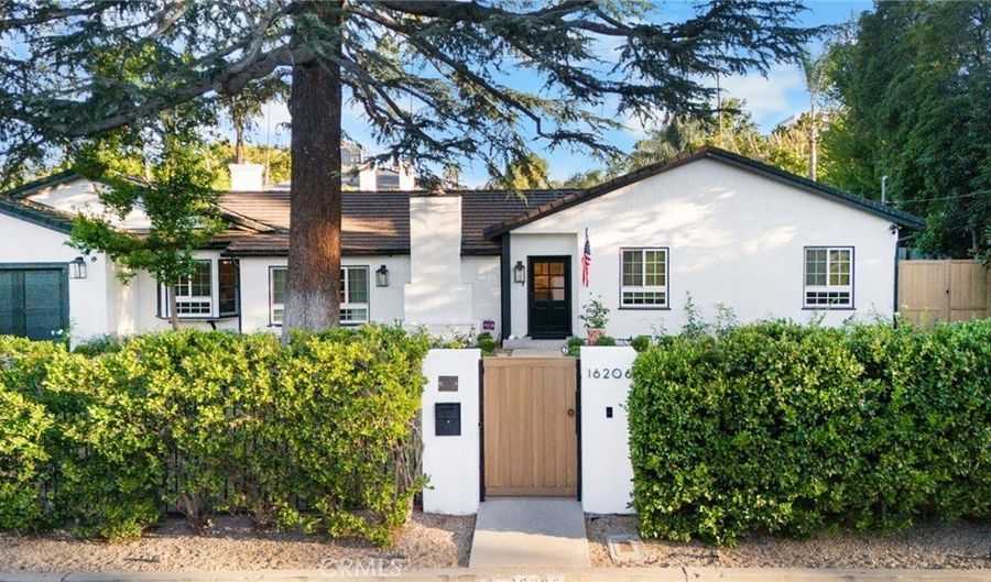 16206 Morrison St, Encino, CA 91436 - 6 Beds, 6 Bath