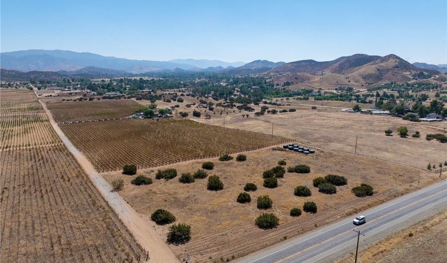 10262 Sierra Hwy, Agua Dulce, CA 91390 - 4 Beds, 5 Bath