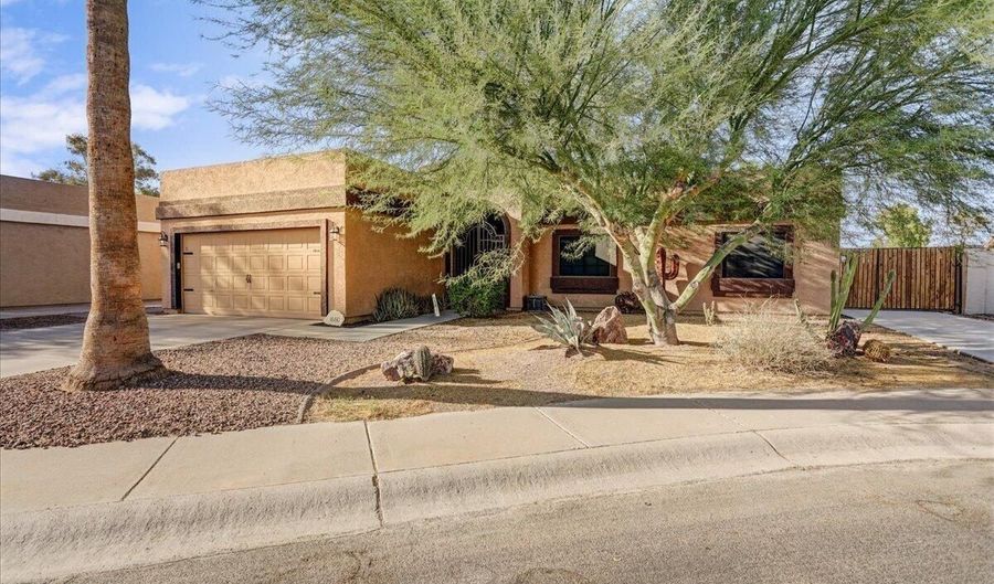 1660 E WHITTEN St, Chandler, AZ 85225 - 3 Beds, 2 Bath