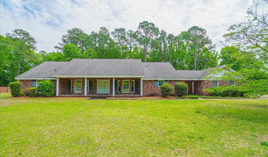 812 S Murray Hill Dr, Florence, SC 29501 - 5 Beds, 4 Bath