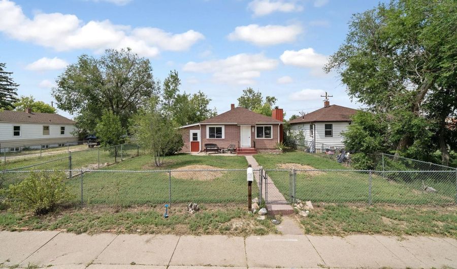 818 E 4TH St, Cheyenne, WY 82007 - 2 Beds, 1 Bath