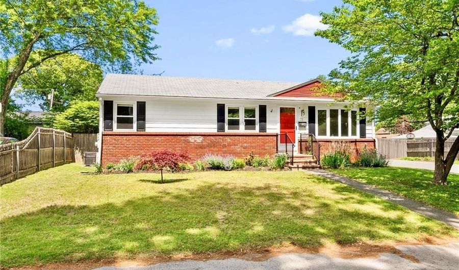 71 Plymouth St, Cranston, RI 02920 - 3 Beds, 1 Bath