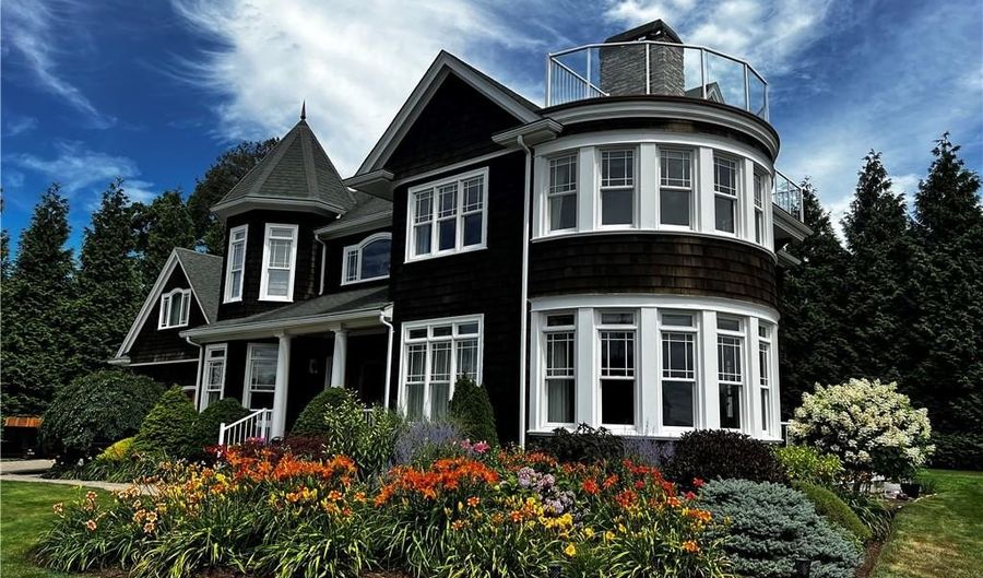 74 Bayberry Rd, Narragansett, RI 02882 - 4 Beds, 4 Bath