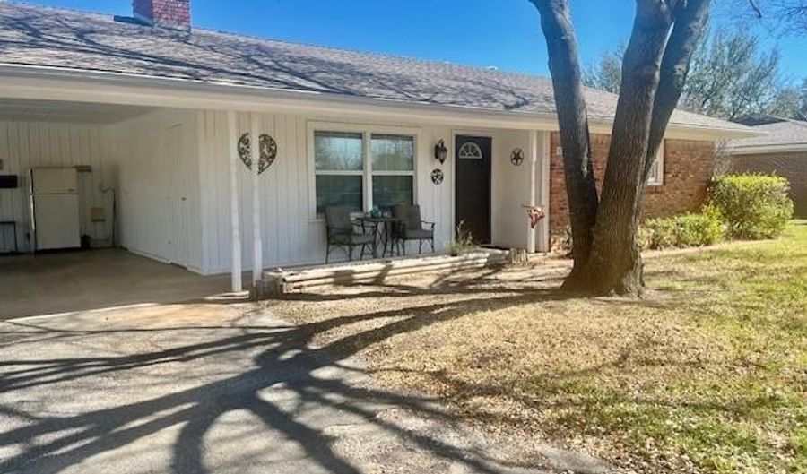 933 Pate, Albany, TX 76430 - 2 Beds, 2 Bath