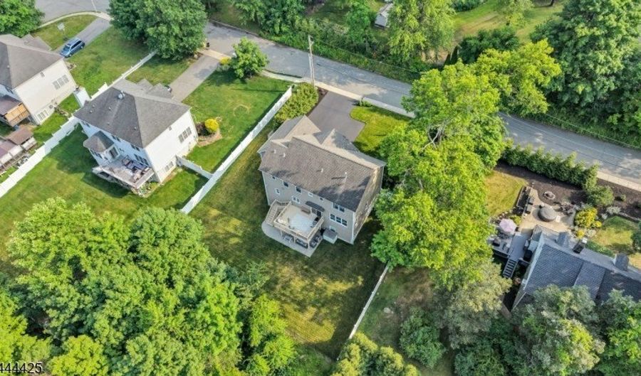 8 A Mason Ave, Bayonne, NJ 07035 - 4 Beds, 3 Bath