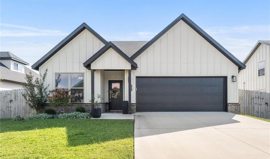 931 Moosehead St, Bentonville, AR 72713 - 3 Beds, 3 Bath