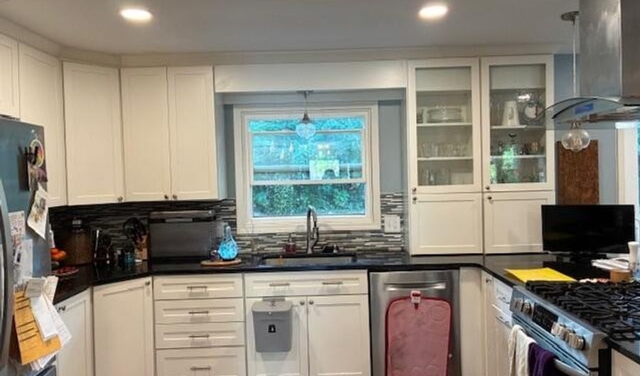 1424 Dicken Dr, Ann Arbor, MI 48103 - 4 Beds, 3 Bath