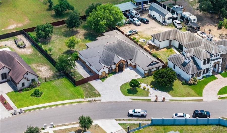 1431 Vida Grande St, Alamo, TX 78516 - 3 Beds, 4 Bath