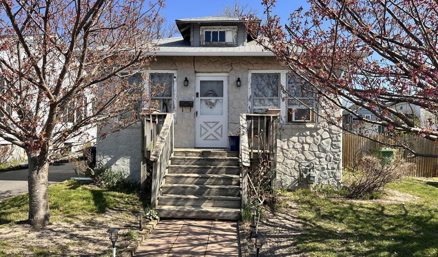 50 W Highland Ave, Atlantic Highlands, NJ 07716 - 2 Beds, 1 Bath