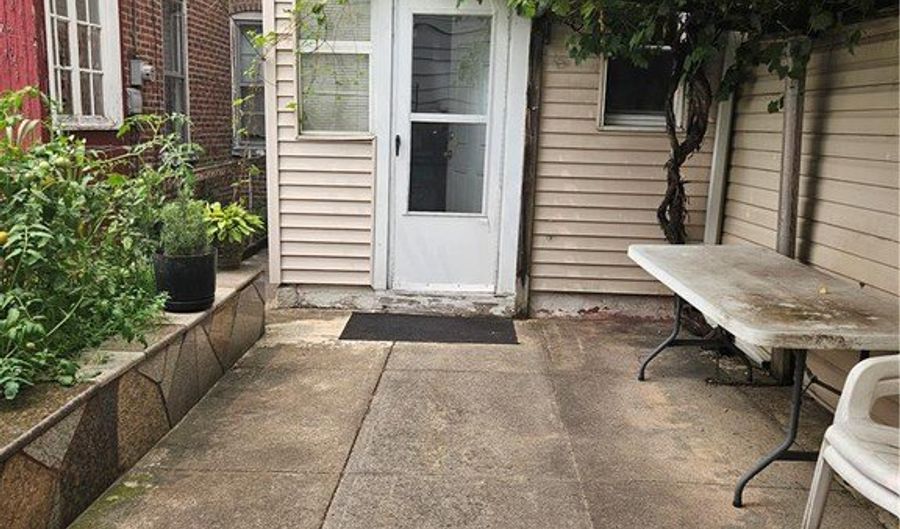180 W Tilghman, Allentown, PA 18102 - 4 Beds, 2 Bath