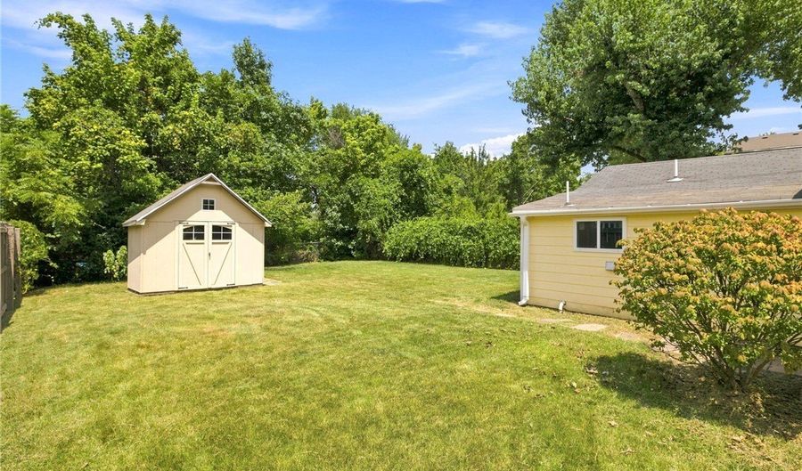 416 NW 7Th St, Bentonville, AR 72712 - 3 Beds, 2 Bath