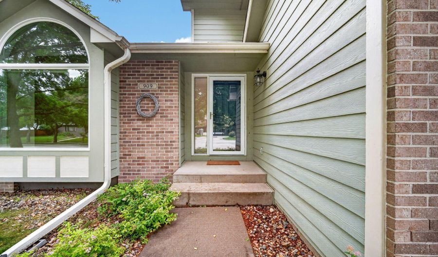 909 Idaho Ave, Ames, IA 50014 - 5 Beds, 3 Bath