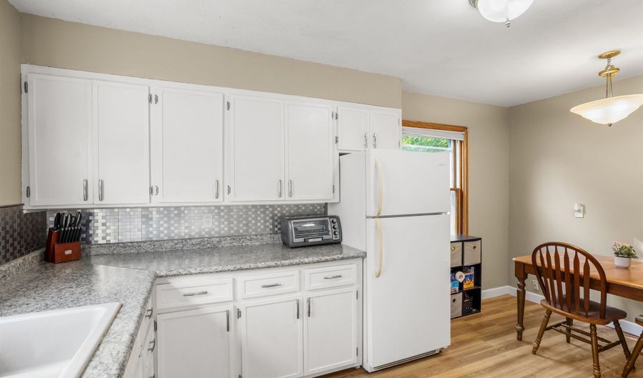 2103 N CLARK St, Appleton, WI 54911 - 3 Beds, 1 Bath