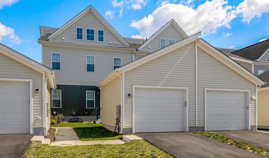 25524 RED CHERRY Dr, Aldie, VA 20105 - 3 Beds, 4 Bath
