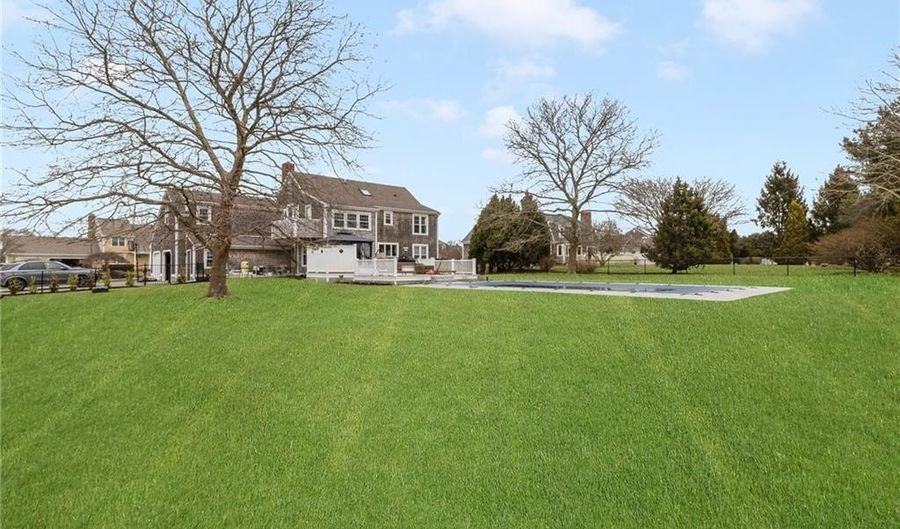 53 River Run Rd, Middletown, RI 02842 - 3 Beds, 2 Bath