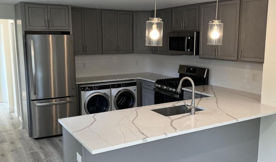 33 Lower Main St UPPER LEVEL, Aberdeen, NJ 07747 - 2 Beds, 1 Bath