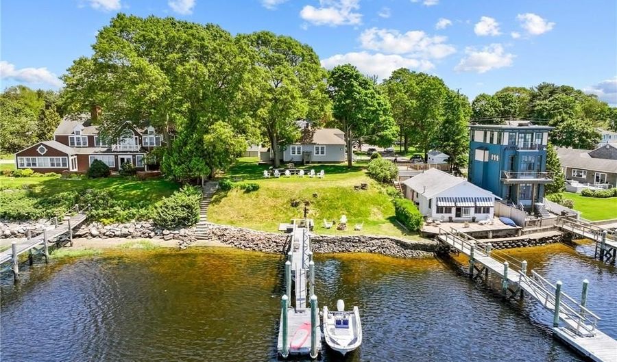 39 Sunset Dr, Barrington, RI 02806 - 2 Beds, 1 Bath