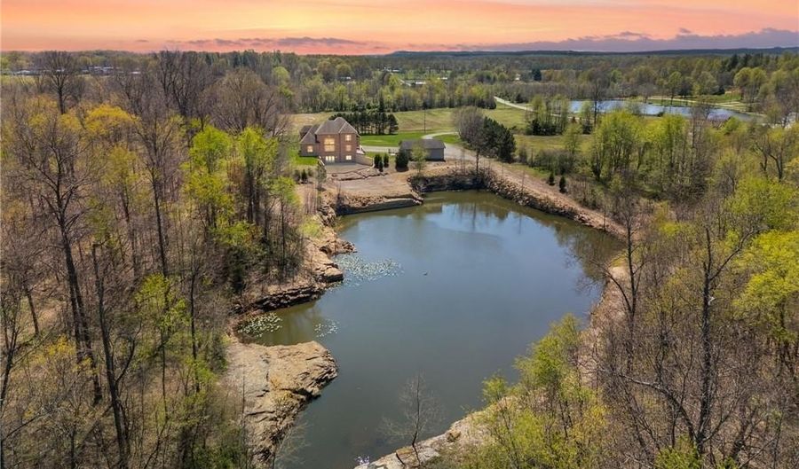 2697 N Bass Ln, Austin, IN 47102 - 5 Beds, 4 Bath