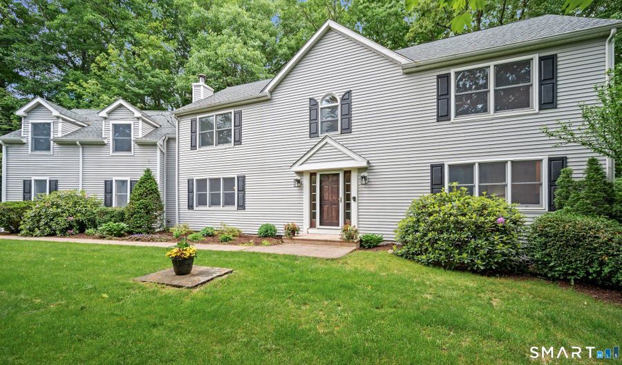 31 Grant Dr, Avon, CT 06001 - 4 Beds, 3 Bath