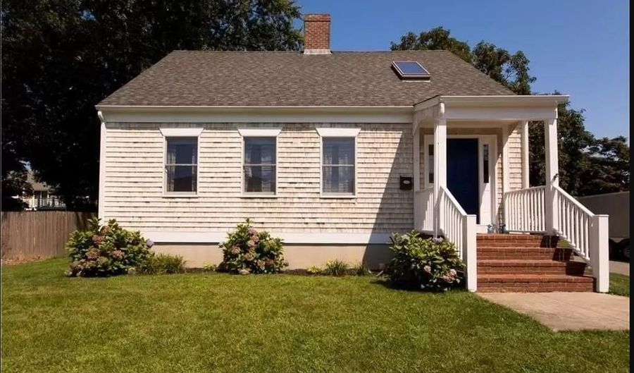 9 Rosita Ave, Bristol, RI 02809 - 3 Beds, 2 Bath