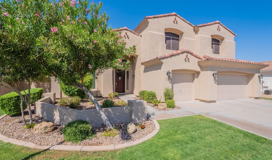 4502 S WILDFLOWER Pl, Chandler, AZ 85248 - 5 Beds, 3 Bath