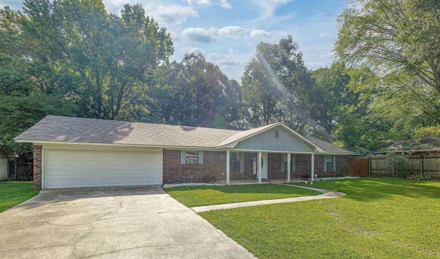 800 ORION Dr, Bastrop, LA 71220 - 3 Beds, 2 Bath