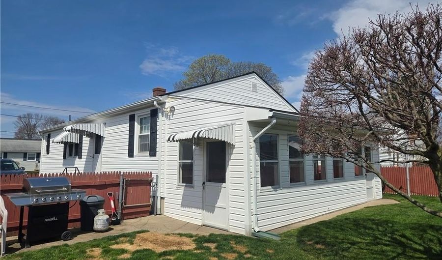 11 Coes St, North Providence, RI 02904 - 3 Beds, 1 Bath