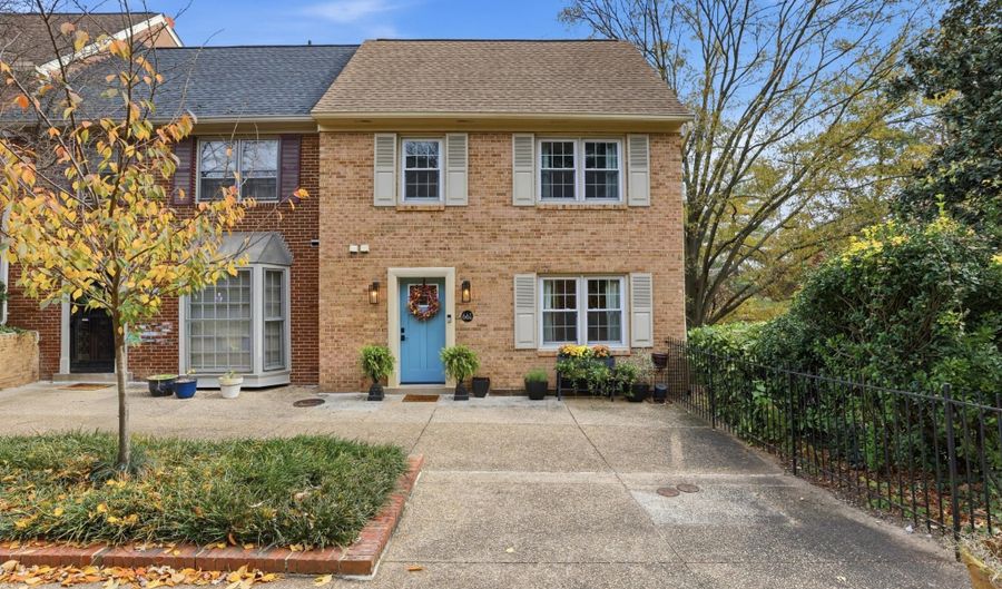 661 N ARMISTEAD St, Alexandria, VA 22312 - 3 Beds, 4 Bath