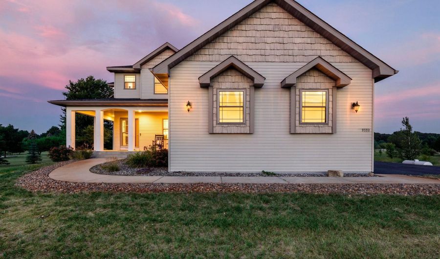 9352 67th St NW, Annandale, MN 55302 - 4 Beds, 3 Bath