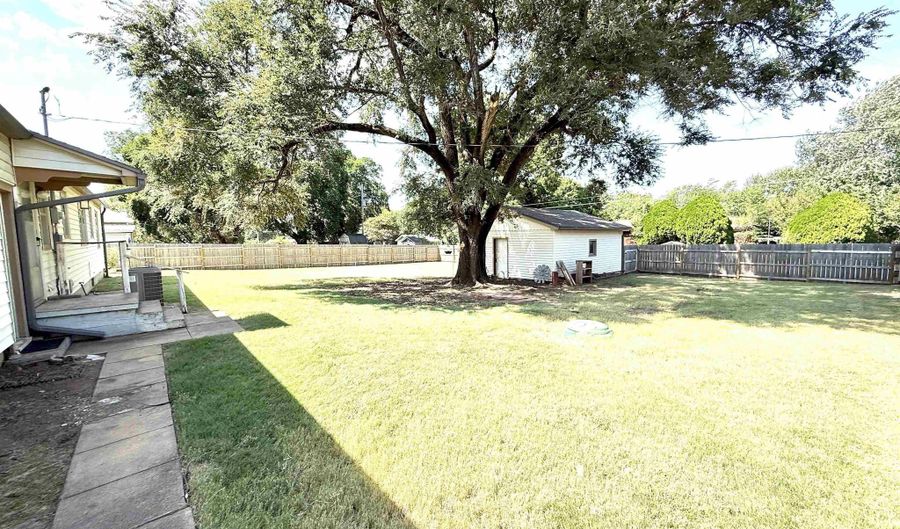 416 N Pennsylvania Ave, Anthony, KS 67003 - 2 Beds, 1 Bath