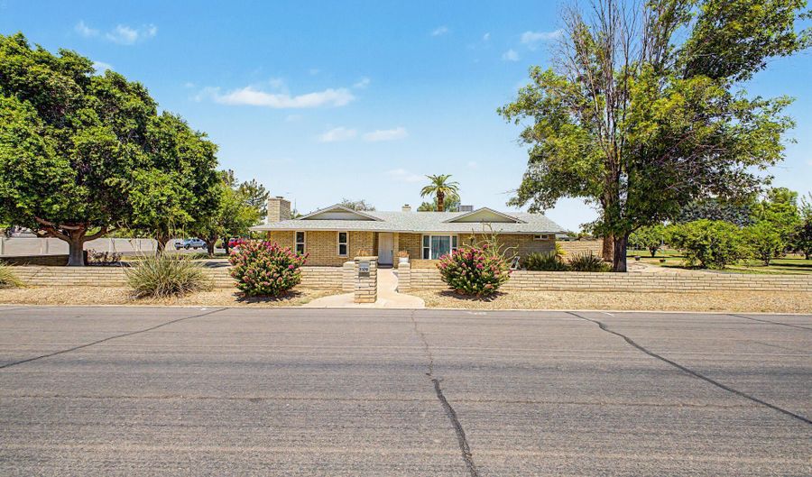 2320 W HARRISON St, Chandler, AZ 85224 - 3 Beds, 3 Bath