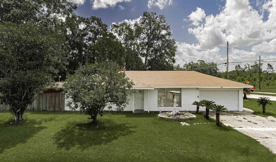 8320 Sharon Hills Blvd, Baton Rouge, LA 70811 - 3 Beds, 2 Bath