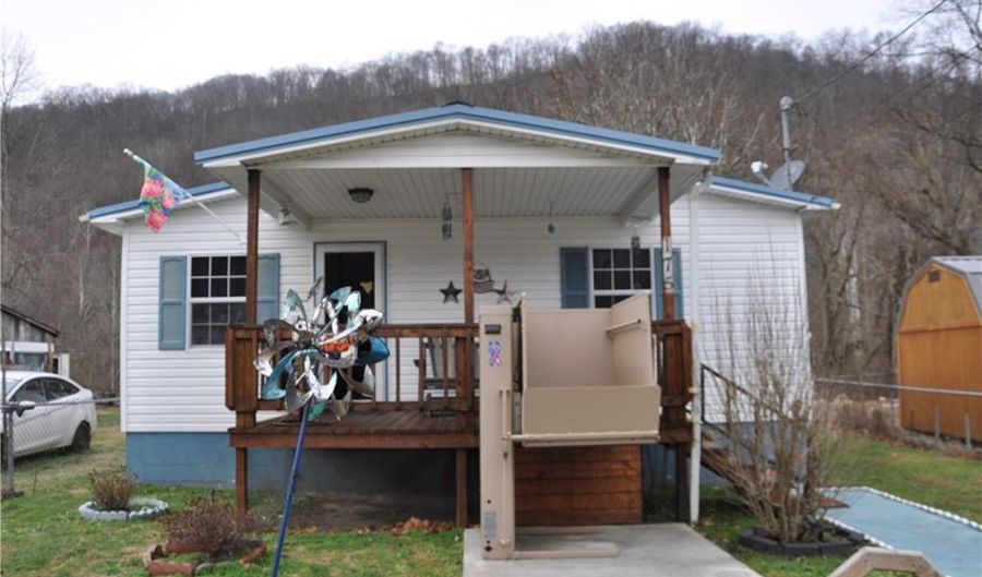 175 Providence Ave, Chapmanville, WV 25508 - 2 Beds, 1 Bath