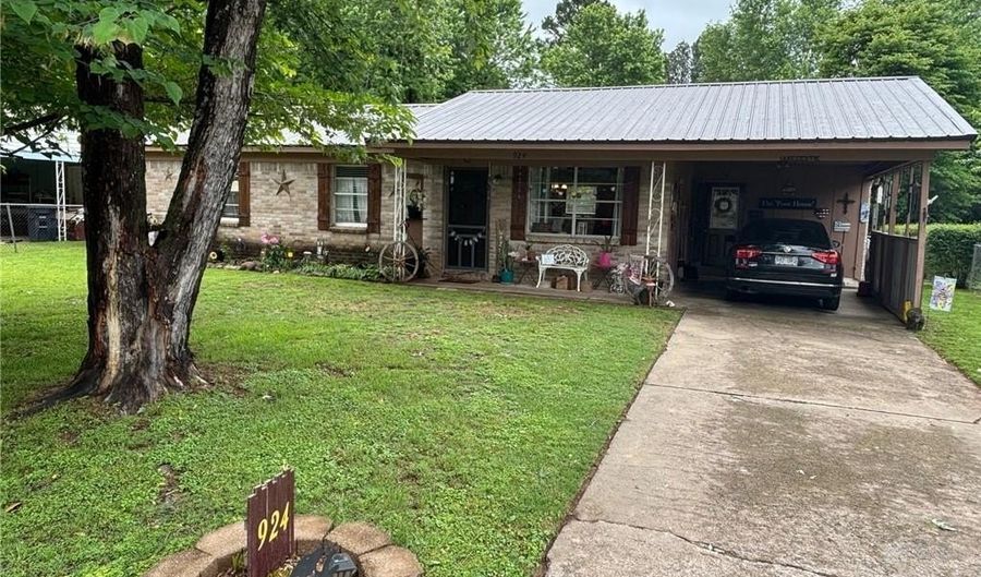 924 Chitwood St, Alma, AR 72921 - 3 Beds, 1 Bath