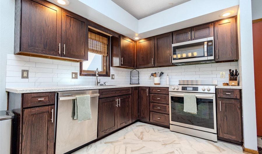 417 NW Greenwood St, Ankeny, IA 50023 - 4 Beds, 3 Bath
