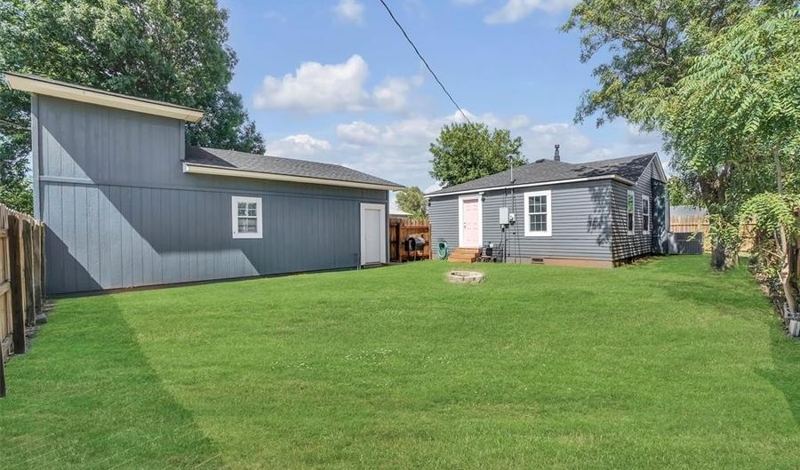 1709 Oklahoma Dr, Altus, OK 73521 - 3 Beds, 1 Bath