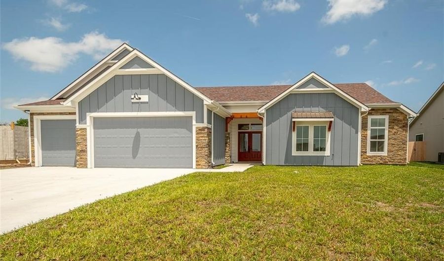 1018 Bluestem Cir, Baldwin City, KS 66006 - 3 Beds, 2 Bath