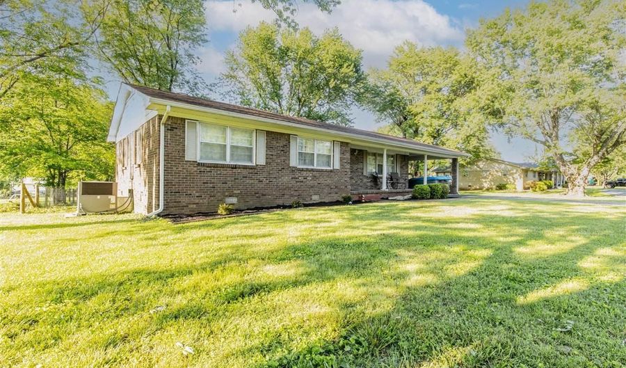 940 W Main St, Auburn, KY 42206 - 3 Beds, 2 Bath