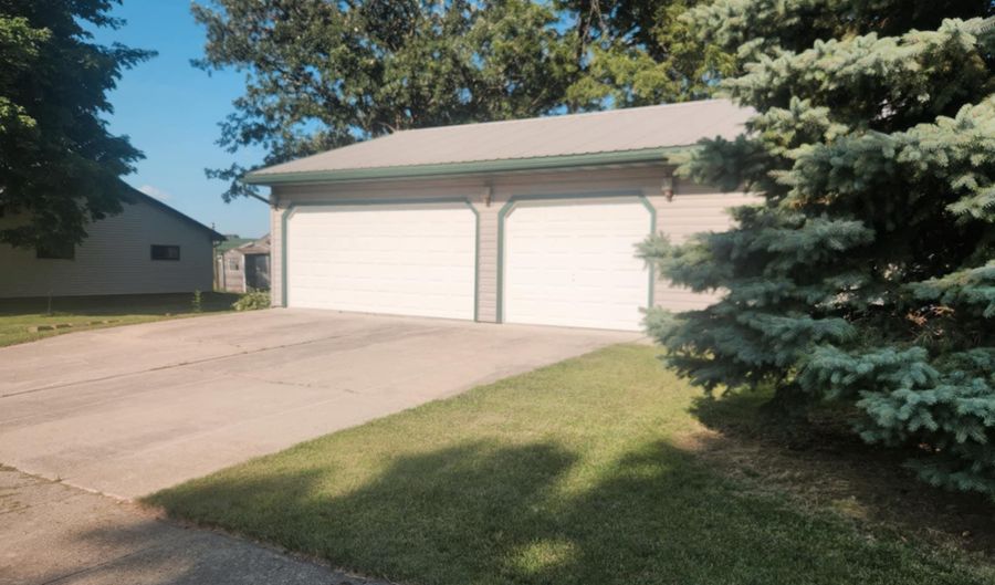 201 E 1st Ave, Arthur, IA 51431 - 3 Beds, 1 Bath