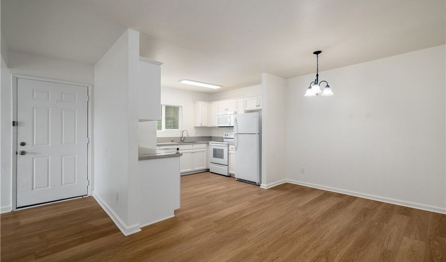 2536 White Oak Pl 2, Escondido, CA 92027 - 3 Beds, 2 Bath
