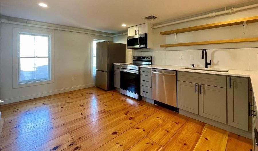 5 John St 2, Bristol, RI 02809 - 3 Beds, 1 Bath