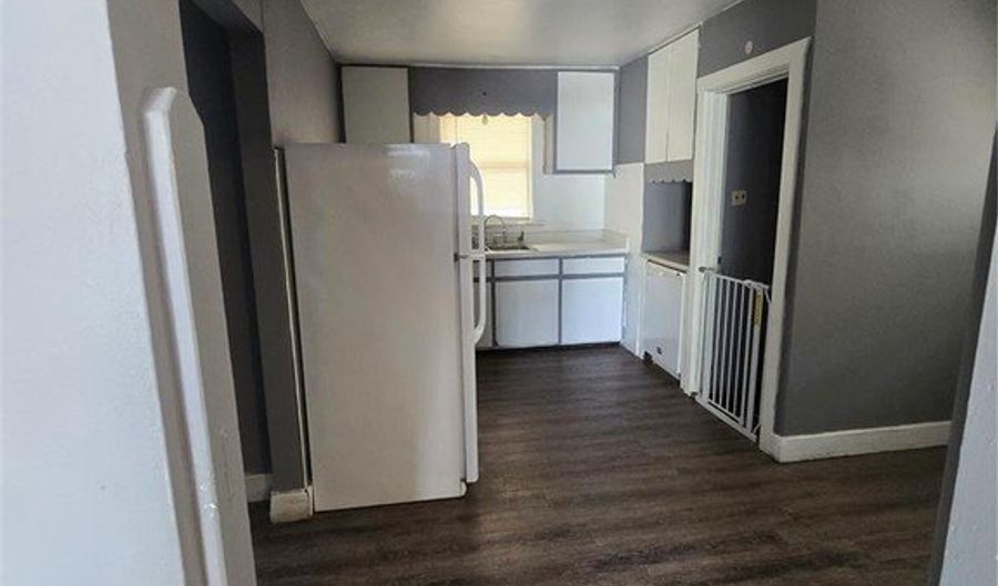 4021 Alby St, Alton, IL 62002 - 3 Beds, 2 Bath