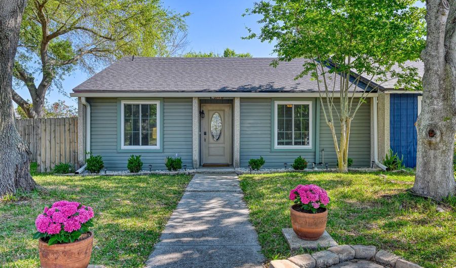 582 AQUATIC Dr, Atlantic Beach, FL 32233 - 2 Beds, 1 Bath